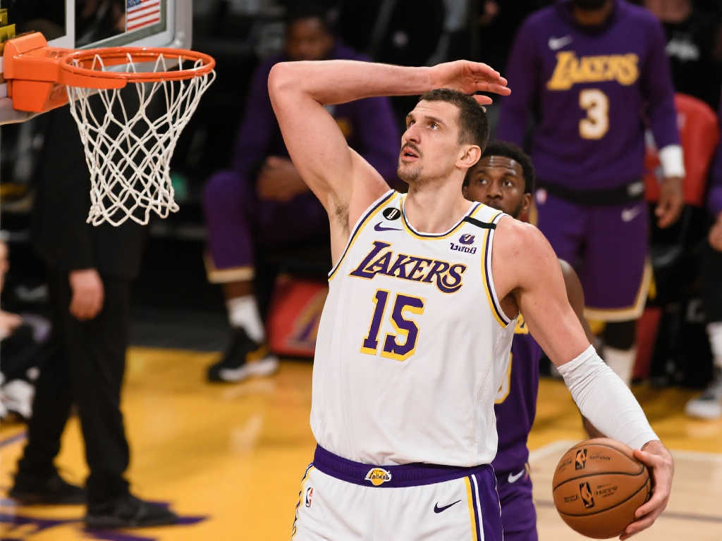 中锋加盟能否助力夺冠？戴维斯：我与詹姆斯斗志昂扬